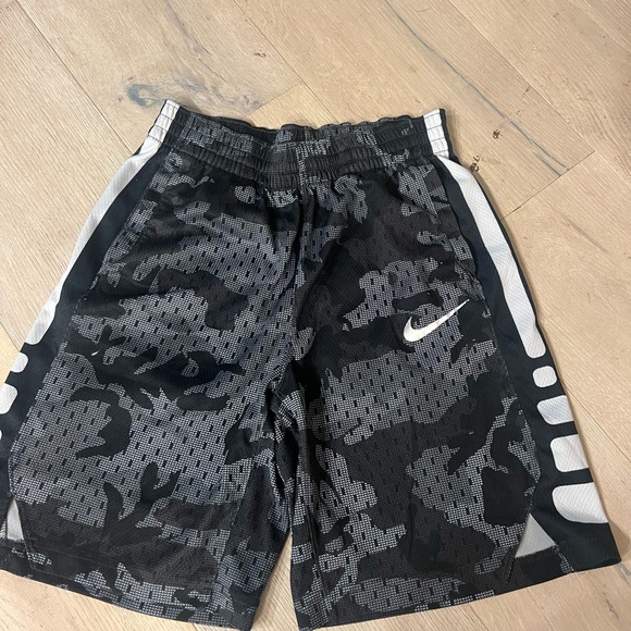 Nike shorts - Picture 1 of 2